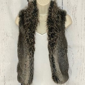 Express Faux Fur Vest with pockets and concealed hook through the front Size XS
